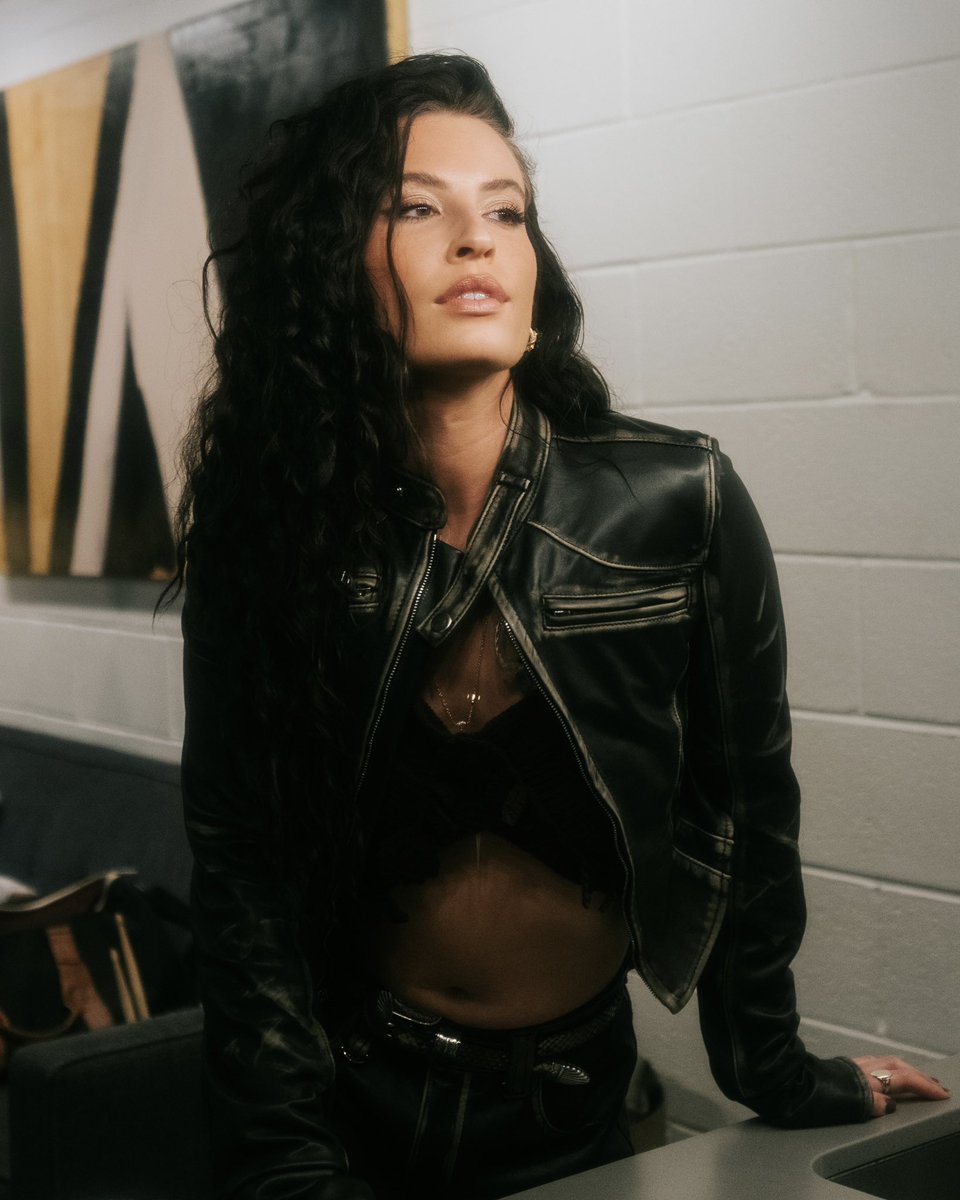MarMadVic's tweet photo. Kicking off the day with #FletcherFriday as Cari Fletcher takes goddess of the hour honors with #FetishFriday included!😍😈🥵🔥 https://t.co/UIxyXzFdUB