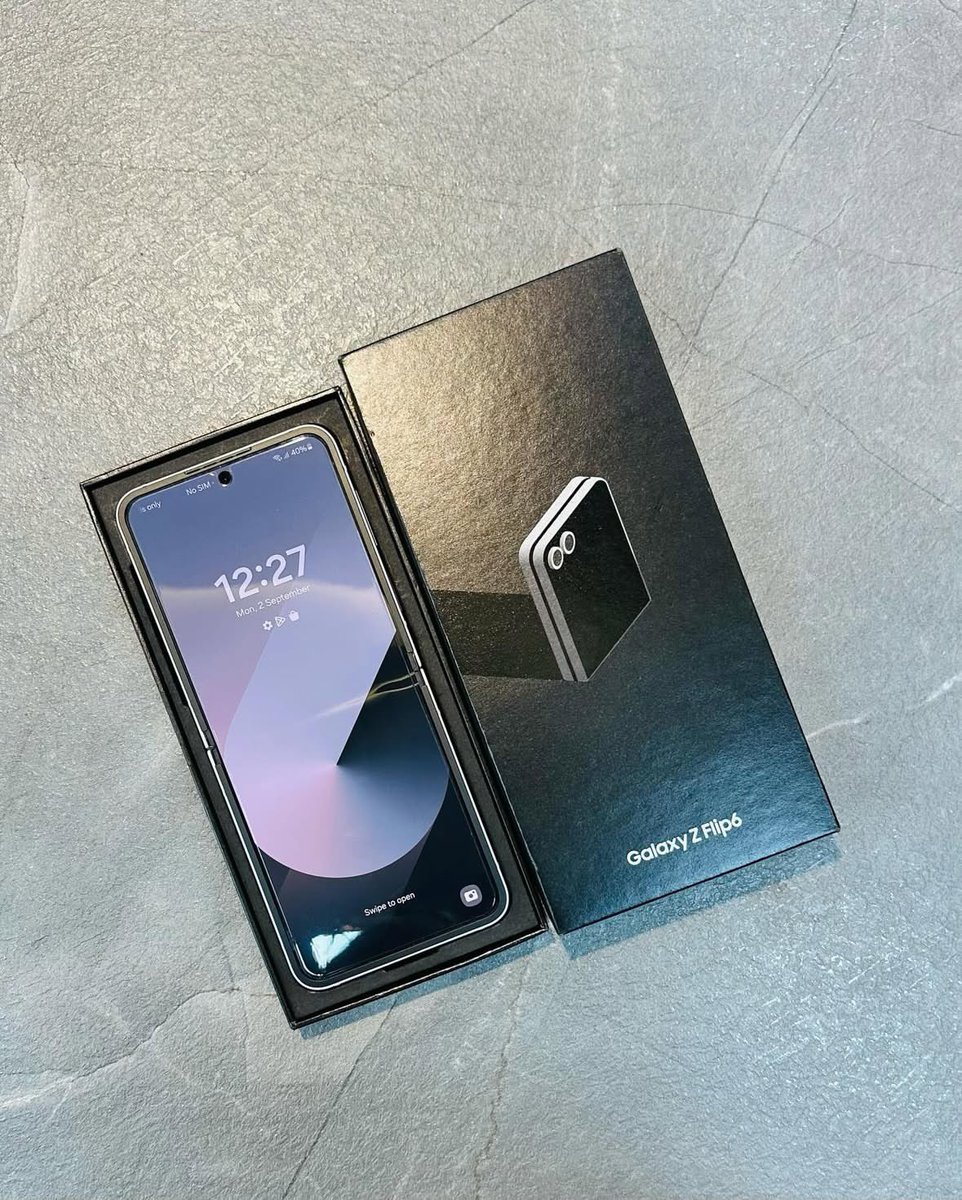 onepluggadgets's tweet photo. Pre Owned Samsung Z Galaxy Flip 6 256/12— 2,700,000UGX. 

Additionally Phone Case &amp; Charger

Tel : +256776073198
Free Delivery Nationwide 🇸🇸🇺🇬 https://t.co/9D7StpQOUl