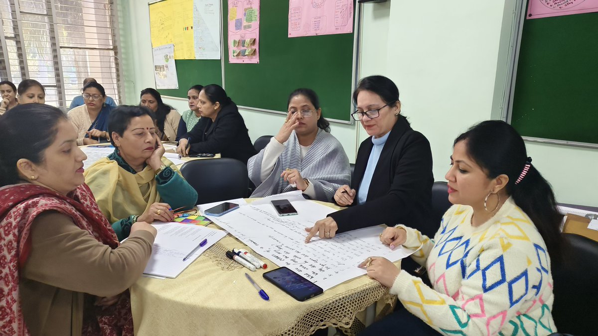 SchoolEduChd's tweet photo. #21stCenturySkills
Special training of teachers in association with #ReloIndia @SchoolEduChd @RieChandigarh and #ReloIndia @StateDept to make teaching #studentcentric and groom the students well equipped with these skills
@EduMinOfIndia 
@DselEduMinistry 
@cbseindia29 
@ncert 
@ciet_ncert
Around 300 English teachers are trained in this special collaboration