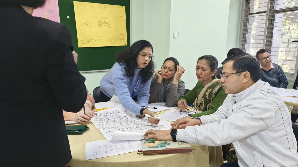 SchoolEduChd's tweet photo. #21stCenturySkills
Special training of teachers in association with #ReloIndia @SchoolEduChd @RieChandigarh and #ReloIndia @StateDept to make teaching #studentcentric and groom the students well equipped with these skills
@EduMinOfIndia 
@DselEduMinistry 
@cbseindia29 
@ncert 
@ciet_ncert
Around 300 English teachers are trained in this special collaboration