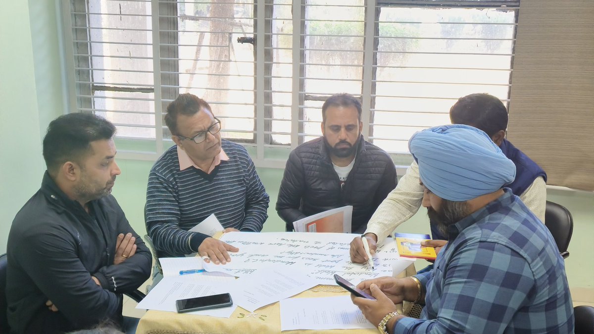 SchoolEduChd's tweet photo. #21stCenturySkills
Special training of teachers in association with #ReloIndia @SchoolEduChd @RieChandigarh and #ReloIndia @StateDept to make teaching #studentcentric and groom the students well equipped with these skills
@EduMinOfIndia 
@DselEduMinistry 
@cbseindia29 
@ncert 
@ciet_ncert
Around 300 English teachers are trained in this special collaboration