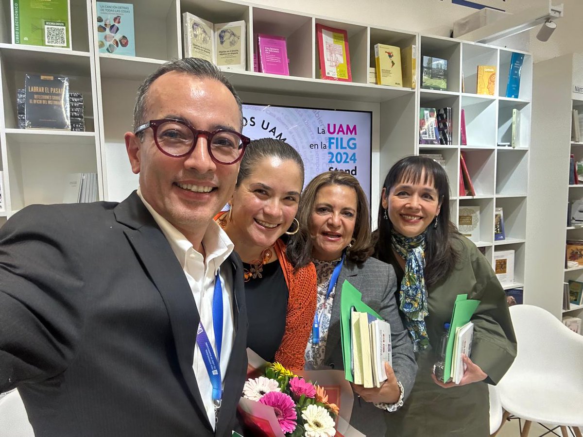BVRosalba's tweet photo. ✅La @FILGuadalajara es siempre una grata experiencia, pero más cuando puedes presentar tu trabajo 📚 rodeada de gente bonita! Gracias Claudia, Martha y @carlosivanmoren por una charla tan buena sobre Educación Superior ⭐ https://t.co/qClatGASMV