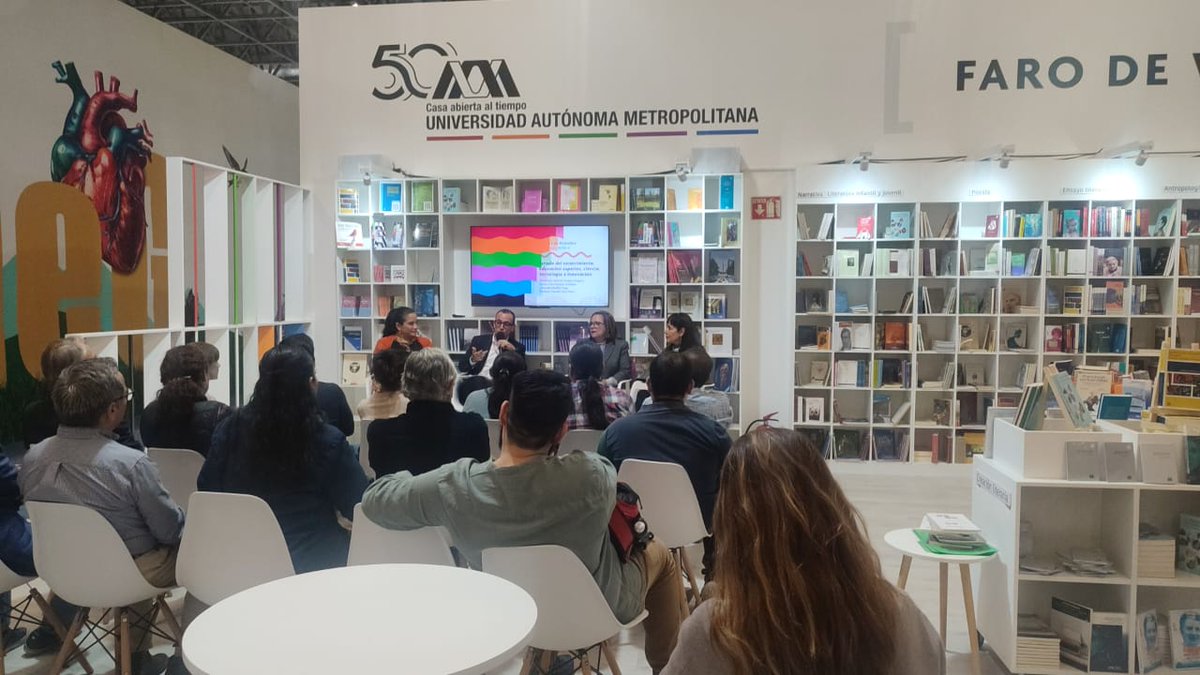 BVRosalba's tweet photo. ✅La @FILGuadalajara es siempre una grata experiencia, pero más cuando puedes presentar tu trabajo 📚 rodeada de gente bonita! Gracias Claudia, Martha y @carlosivanmoren por una charla tan buena sobre Educación Superior ⭐ https://t.co/qClatGASMV