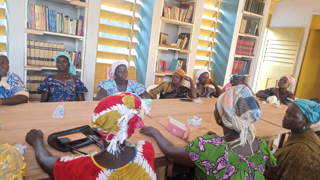 Association JADE (@ongjade_) on Twitter photo [ #TENGRELA # les femmes de coopératives agricoles à l'école du Marketing.
Notre #TiersLieux <a href="/mcdsavoirs/">Maison Connectée des Savoirs (MCDS)</a> était le cadre, le 28/11/24, de formation 15 représentantes de coopératives agricoles du département pour les outiller à Bien vendre leurs produits.
#Marketing
<a href="/alyco2/">Aly-B.Ladji COULIBALY</a> [ #TENGRELA # les femmes de coopératives agricoles à l'école du Marketing.
Notre #TiersLieux <a href="/mcdsavoirs/">Maison Connectée des Savoirs (MCDS)</a> était le cadre, le 28/11/24, de formation 15 représentantes de coopératives agricoles du département pour les outiller à Bien vendre leurs produits.
#Marketing
<a href="/alyco2/">Aly-B.Ladji COULIBALY</a>