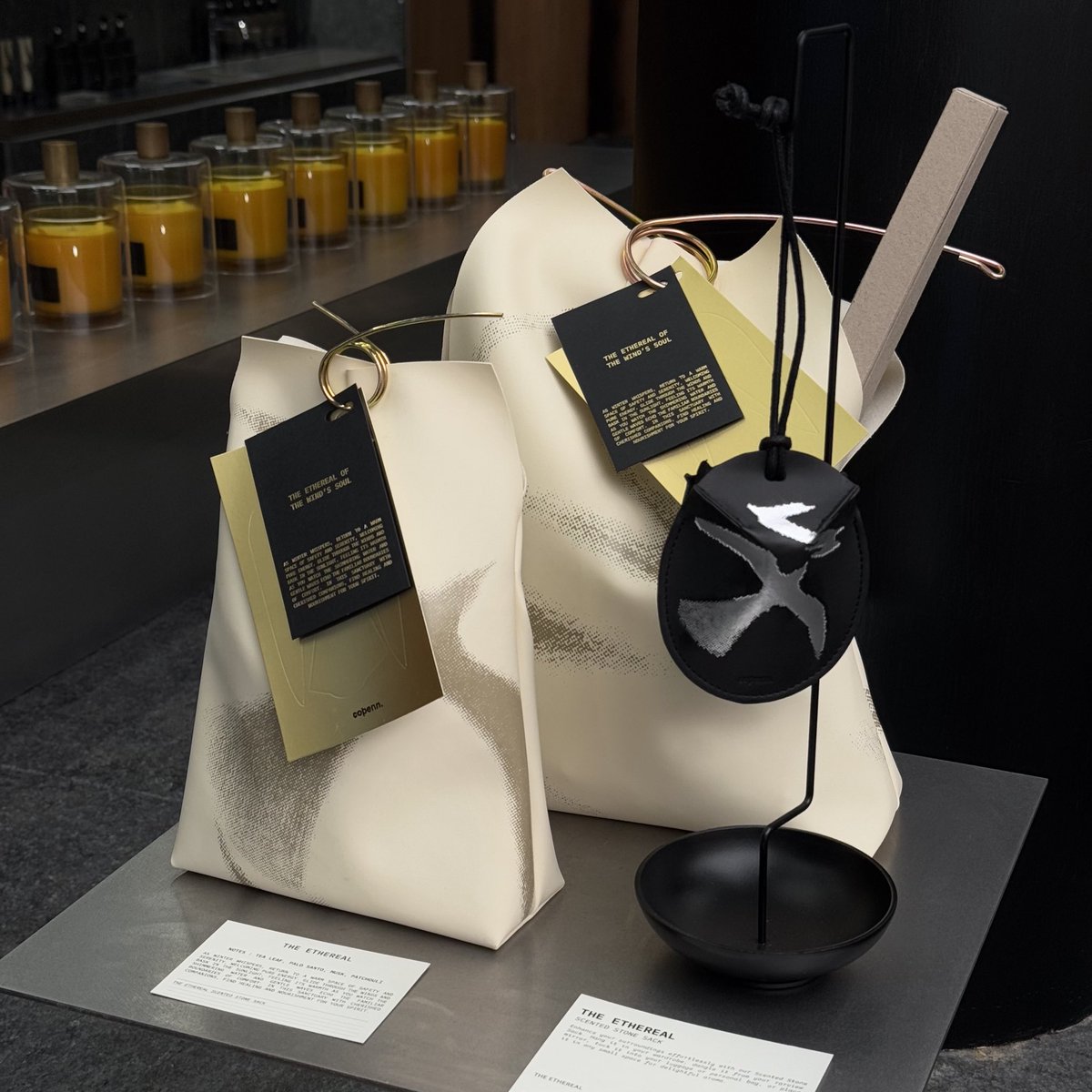 placestwogo's tweet photo. copenn songwat pop-up สาขาใหม่ของร้านเครื่องหอมสุดชิคจากเจริญกรุง ร้านสวยมากเหมือนเดิม รู้สึกร้านเบลนด์กับย่านได้ลงตัวมากๆ ดีไซน์เก๋ทุกอย่าง product ครบแบบแน่นๆ พึ่งได้ลองกลิ่น plant portrait ที่เป็นกลิ่นใหม่แล้วชอบมาก ขึ้นแท่นกลิ่นโปรดแทน dimorfig ไปเลย🖤 ทรงวาดครึกครื้นขึ้นอีกแล้ว! จัดรูท one day trip เดินเที่ยว เดินช้อป ดื่มกาแฟ ทานก๋วยเตี๋ยว ทานขนม ทำคอนเทนต์กันได้ยาวๆ เลย
ps. pop-up ระยะเวลา 1 ปี ไม่แน่ใจเวลาเปิดปิดเลยยย อยู่เยื้องๆ กับรร. เผยอิง
#PlacestwoGo