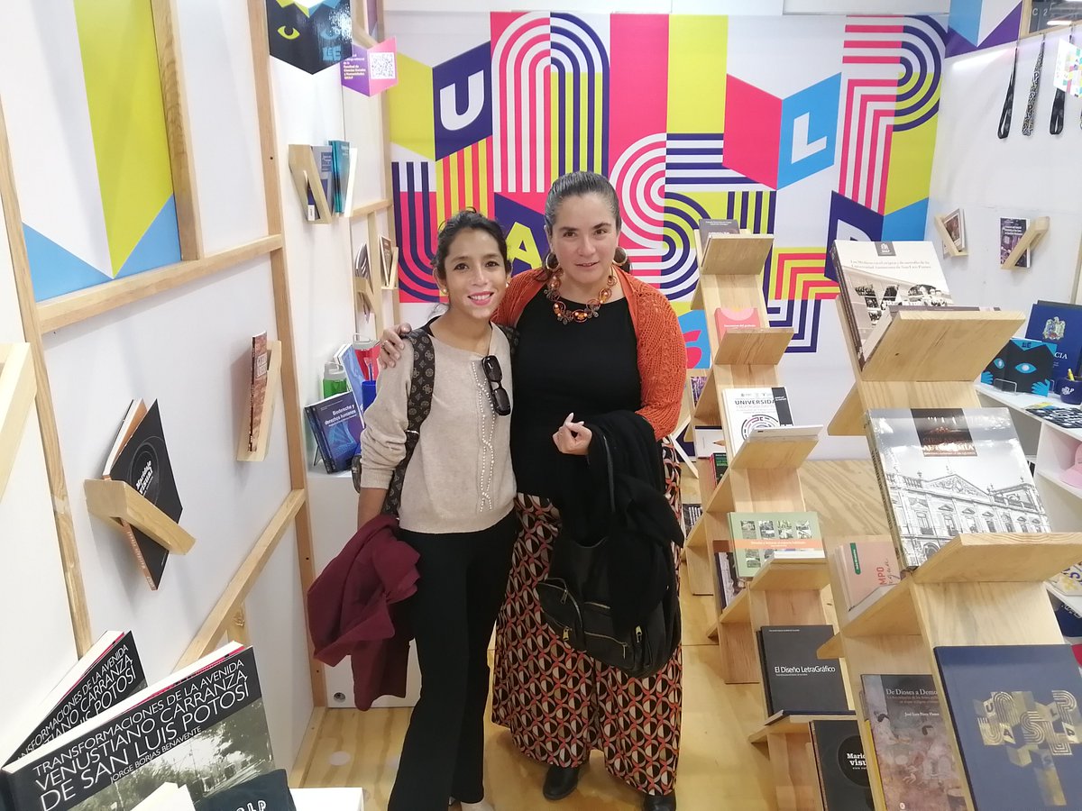 BVRosalba's tweet photo. ✅La @FILGuadalajara es siempre una grata experiencia, pero más cuando puedes presentar tu trabajo 📚 rodeada de gente bonita! Gracias Claudia, Martha y @carlosivanmoren por una charla tan buena sobre Educación Superior ⭐ https://t.co/qClatGASMV
