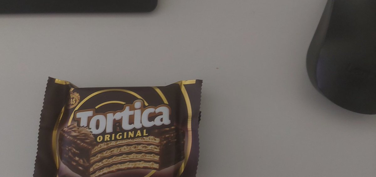 BojciZg's tweet photo. Dolatim prva u ured. Svakome sam stavila torticu na stol, jer Sv. Nikola...
Znamo da je petak, u pravilu, najgori dan u uredu, pa neka bar počne ovako. #sitnice #nijeuvijekčovjekčovjekuvuk https://t.co/bT0ZPlaJLt
