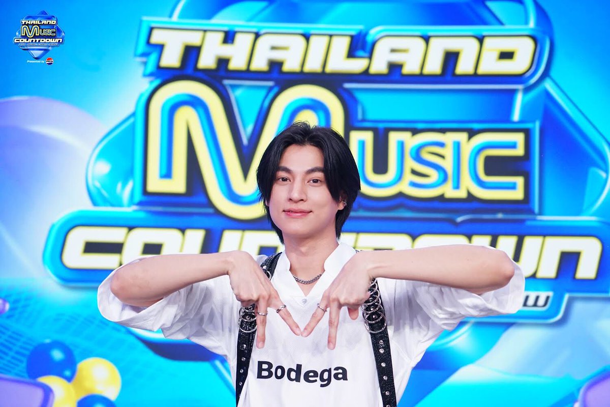 WEED_ENT's tweet photo. พลาดไม่ได้! เตรียมพบกับ ‘Gulf Kanawut’ ที�� TMC อาทิตย์นี้

#ThailandMusicCountdown
#TMCcountdown
#GulfKanawut #Mabelz_PiXXiE
#PAO_bamm #ARTY_bamm 
#Patrickananda
#FrenchW #PURPEECH

เตรียมตัวให้พร้อม! และกรี๊ดให้สุดเสียง เพราะอาทิตย์นี้ Thailand Music Countdown มีเซอร์ไพรส์สุดพิเศษที่จะทำให้แฟน ๆ หัวใจพองโต พบกับศิลปินหนุ่มสุดฮอต ‘Gulf Kanawut’ ที่มาพร้อมกับซิงเกิ้ลสุดน่ารัก เตรียมสร้างโมเมนต์สุดฟินให้แฟน ๆ ได้ฟินจิกหมอนไปตาม ๆ กัน

นอกจากศิลปินหนุ่มสุดฮอตแล้ว เตรียมพบกับทัพศิลปินประจำสัปดาห์ ที่ม��พร้อมกับโชว์สุดเอ็กซ์คลูซีฟ นำโดย ‘Mabelz PiXXiE’ ‘PAO bamm’ และ ‘ARTY bamm’ แท็กทีมกันมาโชว์เมดเลย์เพลงแบบจัดเต็ม, ‘Patrickananda’ ศิลปินมากความสามารถที่มีสไตล์ดนตรีเป็นเอกลักษณ์เฉพาะตัว, ‘FrenchW’ เจ้าของเพลงอกหักสุดกินใจ ปิดท้ายด้วย ‘PURPEECH’ วงดนตรีอินดี้-ป๊อป สุดโด่งดัง
 
สามารถติดตามชมรายการ Thailand Music Countdown Presented by PEPSI ออกอากาศทุกวันอาทิตย์ เวลา 17:30 - 18:20 น. ทางช่อง 3 และสามารถรับชมคลิปการแสดงทางออนไลน์ผ่า���ช่องทางโซเชียลมีเดียของรายการ โดยจะได้พบกับเอ็กซ์คลูซีฟคอนเทนต์ต่าง ๆ มากมายที่มีเฉพาะช่องทางออนไลน์เท่านั้น สามารถรับชมทางออนไลน์และติดตามข่าวสารความเคลื่อนไหวของรายการ Thailand Music Countdown Presented by PEPSI ได้ที่ : Youtube : Thailand Music Countdown, TikTok :  tmccountdown, Facebook : Thailand Music Countdown, Instagram : tmccountdown และ X : @TMCcountdown