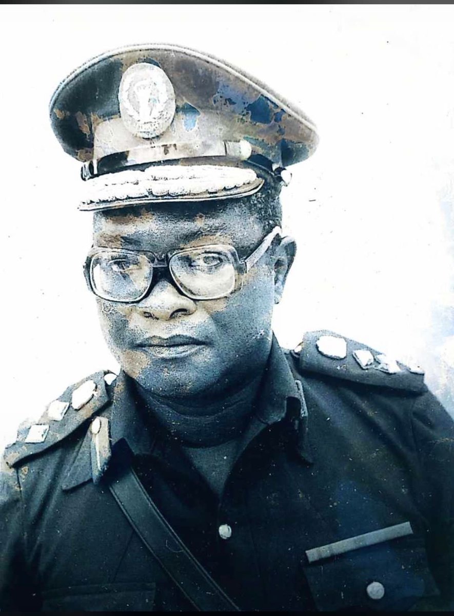 Nnauye_Nape's tweet photo. Miaka 23 sasa toka ulipoondoka, imekuwa ngumu kuzoea kwamba haupo tena, kuniweka kifuani kwako na kusema “Napelepe unaweza, do it!” Upendo wako kwa watu, Ujasiri wa kusimamia unachokiamini, vimekuwa nguzo maishani. Endelea kupumzika kwa amani! https://t.co/PTh8CDirOo