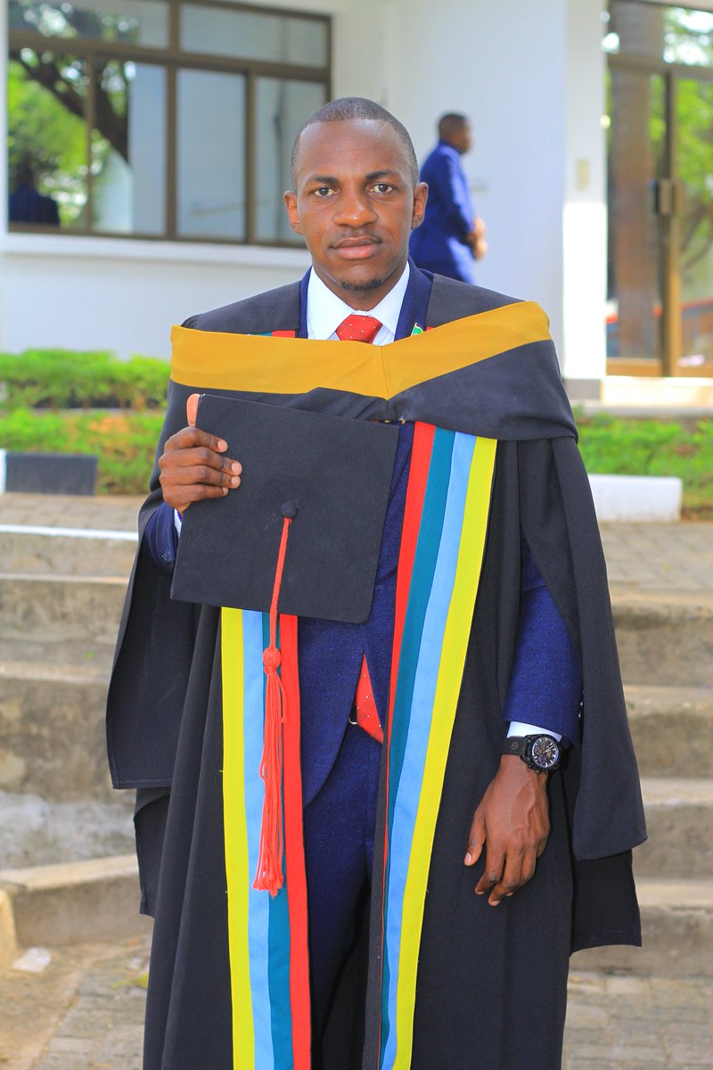 KMutalemwa's tweet photo. 𝐓𝐡𝐞 𝐬𝐥𝐞𝐞𝐩𝐥𝐞𝐬𝐬 𝐧𝐢𝐠𝐡𝐭𝐬, 𝐭𝐡𝐞 𝐧𝐞𝐯𝐞𝐫 𝐞𝐧𝐝𝐢𝐧𝐠 𝐬𝐭𝐫𝐮𝐠𝐠𝐥𝐞𝐬 𝐚𝐧𝐝 𝐜𝐨𝐮𝐧𝐭𝐥𝐞𝐬𝐬 𝐭𝐞𝐚𝐫𝐬 𝐡𝐚𝐯𝐞 𝐩𝐚𝐢𝐝 𝐨𝐟𝐟. 𝐌𝐚𝐬𝐭𝐞𝐫𝐬 𝐟𝐢𝐧𝐢𝐬𝐡𝐞𝐝 𝐟𝐫𝐨𝐦 𝐌𝐮𝐡𝐢𝐦𝐛𝐢𝐥𝐢 𝐔𝐧𝐢𝐯𝐞𝐫𝐬𝐢𝐭𝐲! https://t.co/dvSoXXuu7N