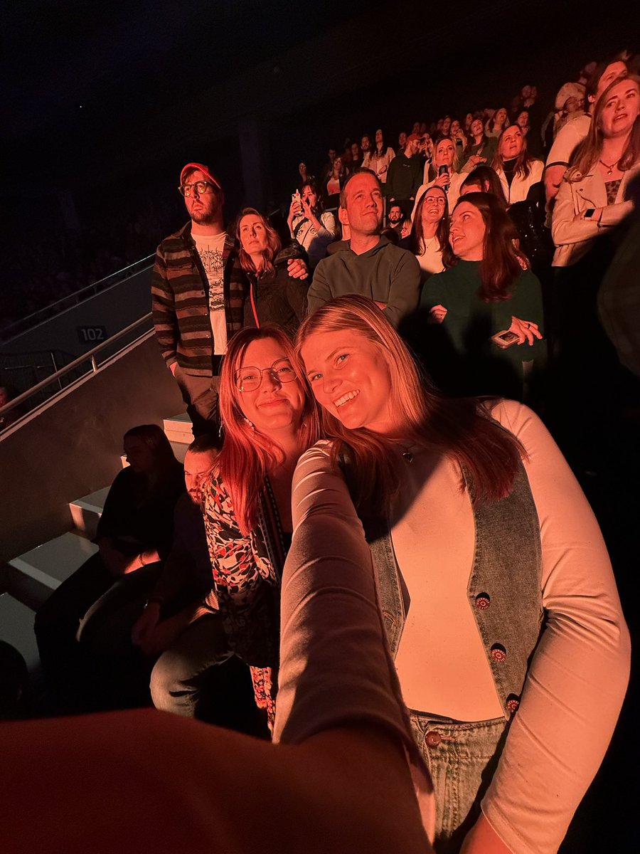 ANNA WALLACE tweet media