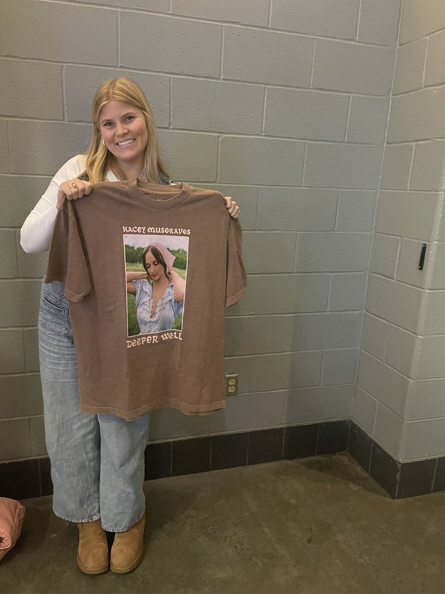 ANNA WALLACE tweet media