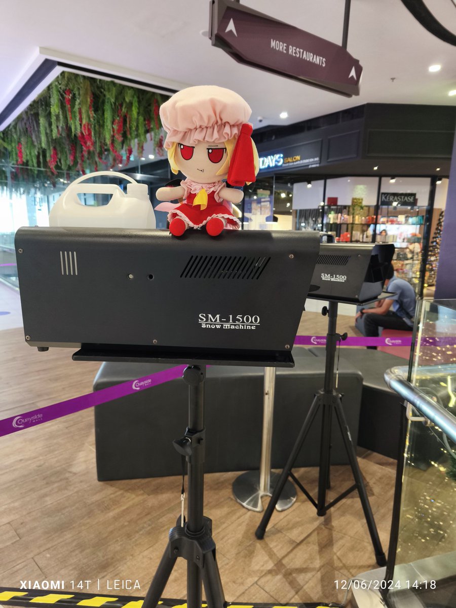 CirnoFumoTan's tweet photo. "6: Gooboo found your machine."

Ever wonder where your mall snow came from? 

This machine. And Gooboo knows it's fake snow. Every mall that promotes snow ironically uses this now. 

#flandrescarlet #gooboo #touhou #fumo #plushie #fakesnow https://t.co/tTGObbLc5n