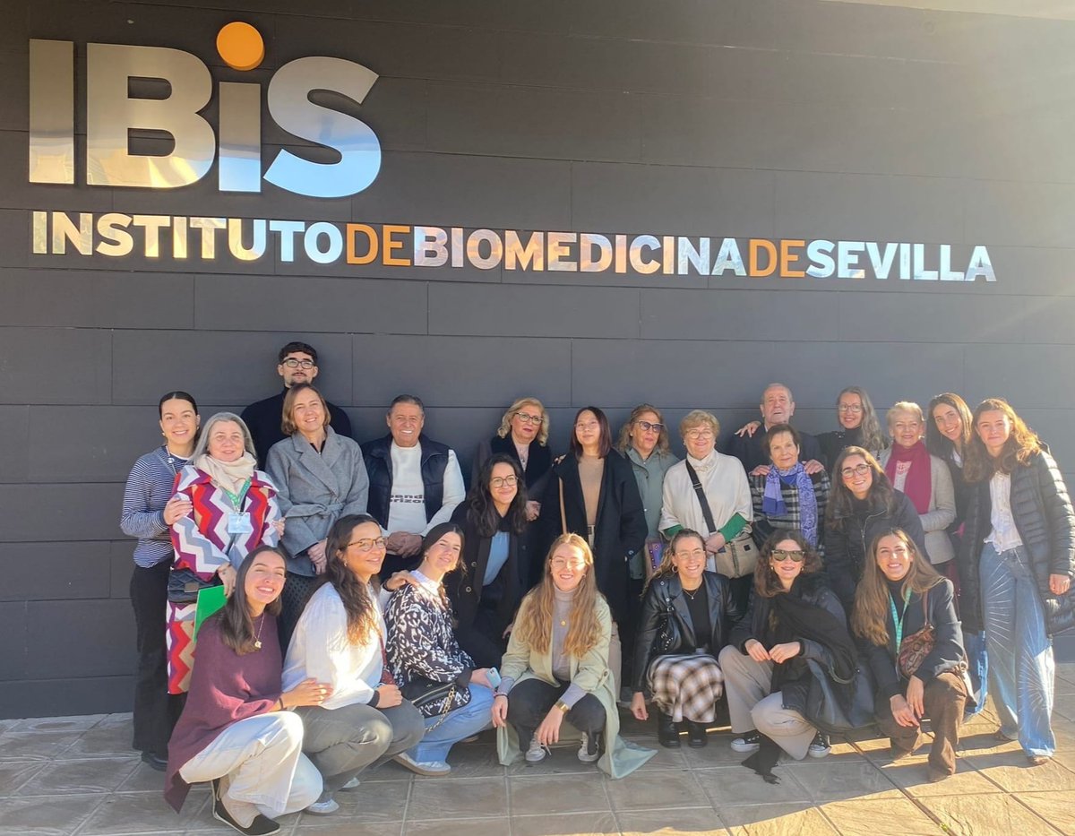 AGSSurSevilla's tweet image. ➡️#Voluntarios de la @ContraCancerSEV en el #HospitalValme y Hospital El Tomillar visitan el @ibis_sevilla en el #DíadelVoluntariado visualizando la apuesta por la #investigación