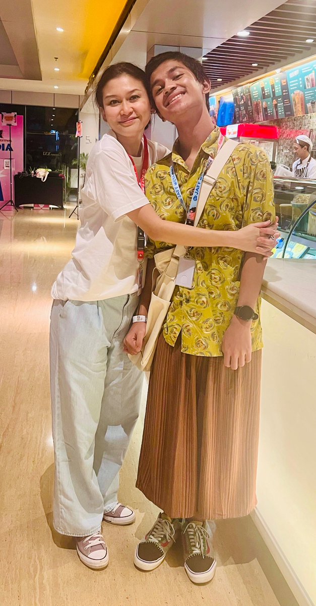 Sancaka dan Ibu bertemu lagi di Tenggara 🤍 <a href="/MuzakkiRamdhan/">Muzakki Ramdhan</a> <a href="/jokoanwar/">Joko Anwar</a>