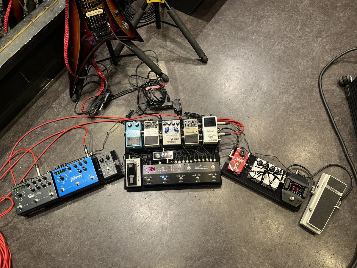 sexyfinger75's tweet photo. リハ終了!
#espguitars #seymourduncan #floydrose #evh #gotoh #fulltone #shure #mxr #boss #tdcyou #xoticeffects #freethetone #strymon #pedaltrain https://t.co/KHDnwA4bz9