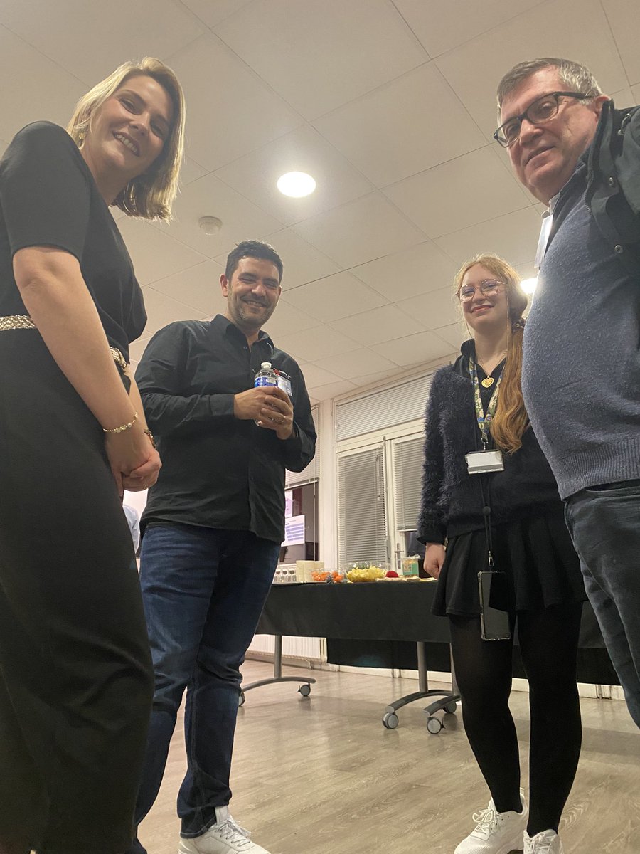 laurencethibau4's tweet photo. #Afterwork91 mission réussie avec nos kiosques immersifs France https://t.co/TKdsYsIJXs à  destination des employeurs pour découvrir nos solutions RH et les accompagner dans leurs recrutements !
Merci à nos partenaires : Cap emploi, Mission locale et Conseil départemental ! https://t.co/hCPLo4uU7e