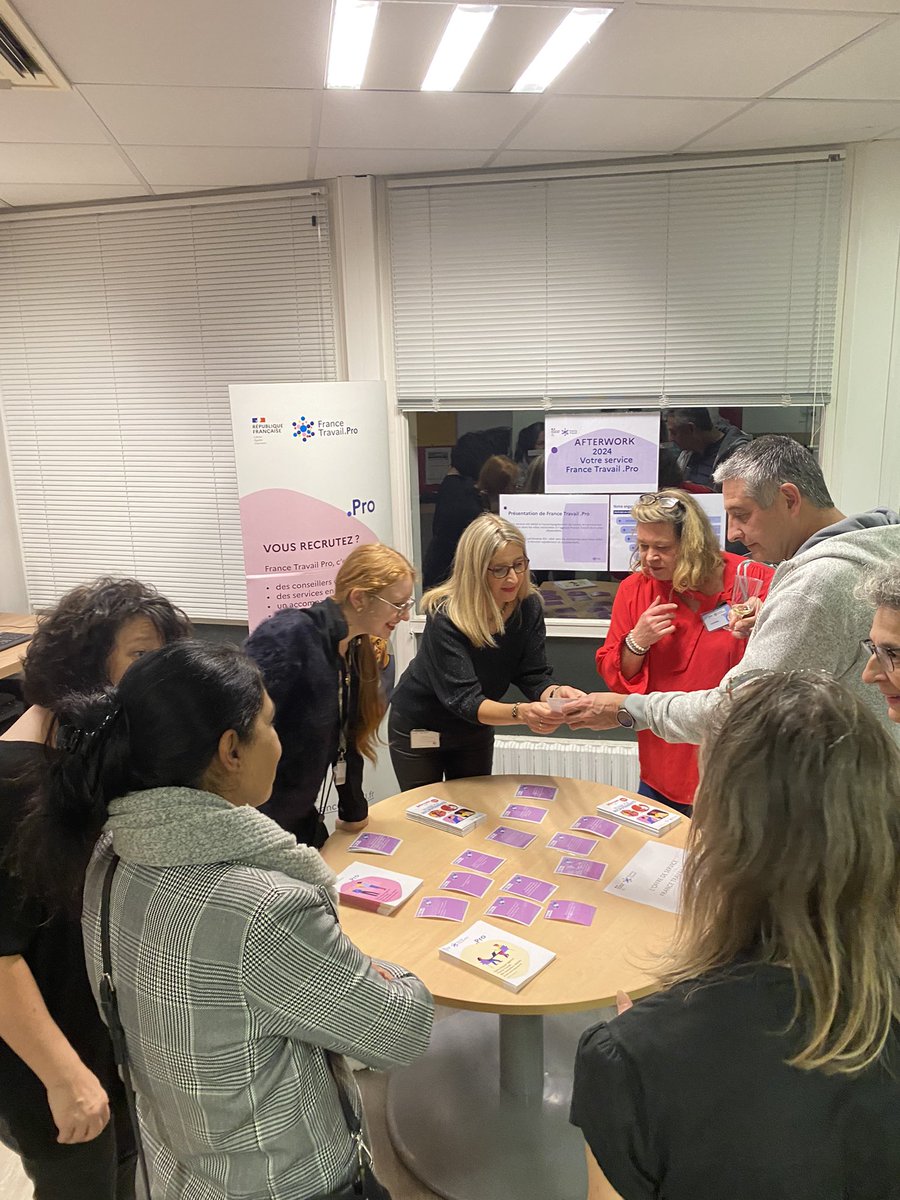 laurencethibau4's tweet photo. #Afterwork91 mission réussie avec nos kiosques immersifs France https://t.co/TKdsYsIJXs à  destination des employeurs pour découvrir nos solutions RH et les accompagner dans leurs recrutements !
Merci à nos partenaires : Cap emploi, Mission locale et Conseil départemental ! https://t.co/hCPLo4uU7e