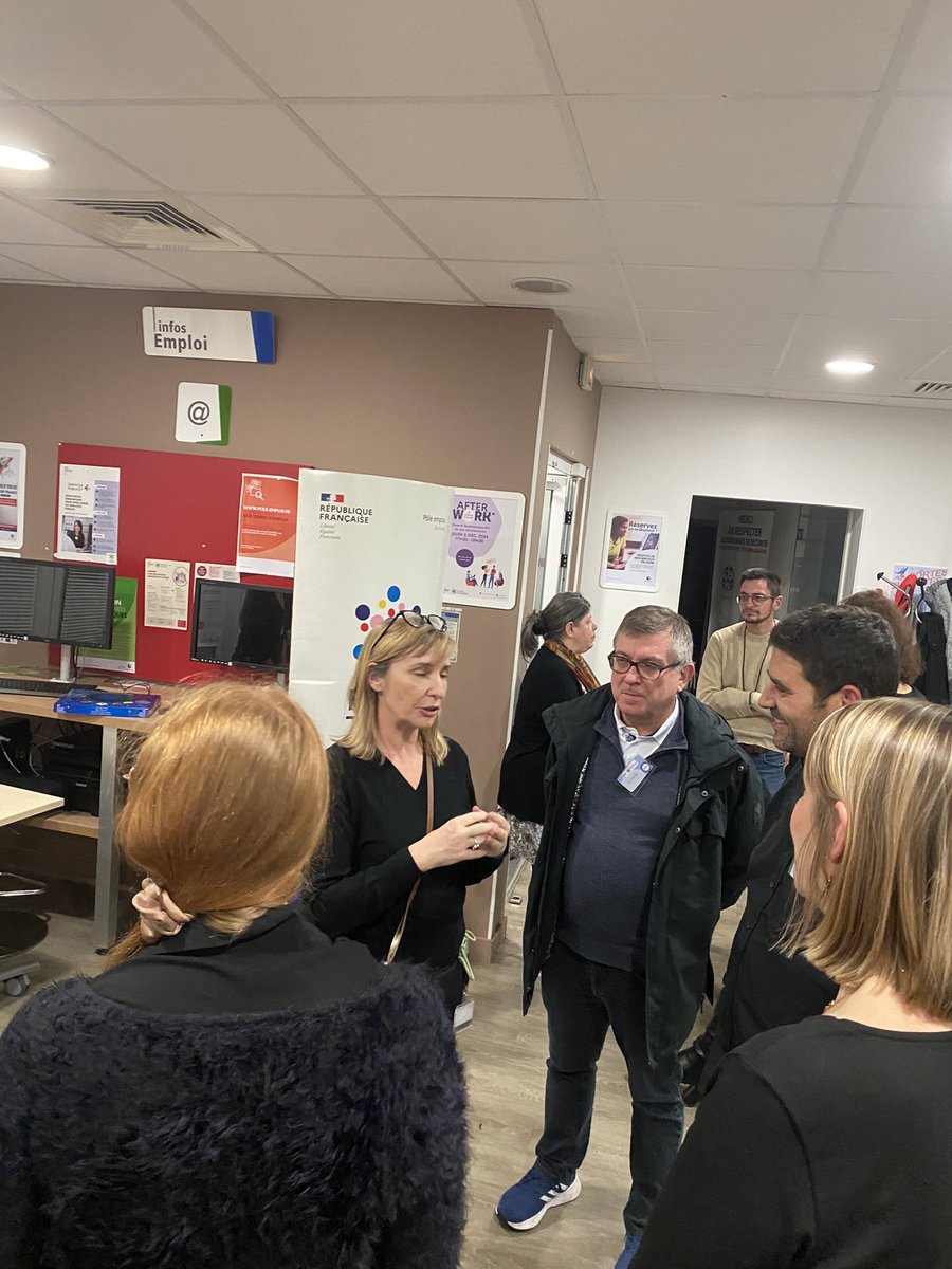 laurencethibau4's tweet photo. #Afterwork91 mission réussie avec nos kiosques immersifs France https://t.co/TKdsYsIJXs à  destination des employeurs pour découvrir nos solutions RH et les accompagner dans leurs recrutements !
Merci à nos partenaires : Cap emploi, Mission locale et Conseil départemental ! https://t.co/hCPLo4uU7e