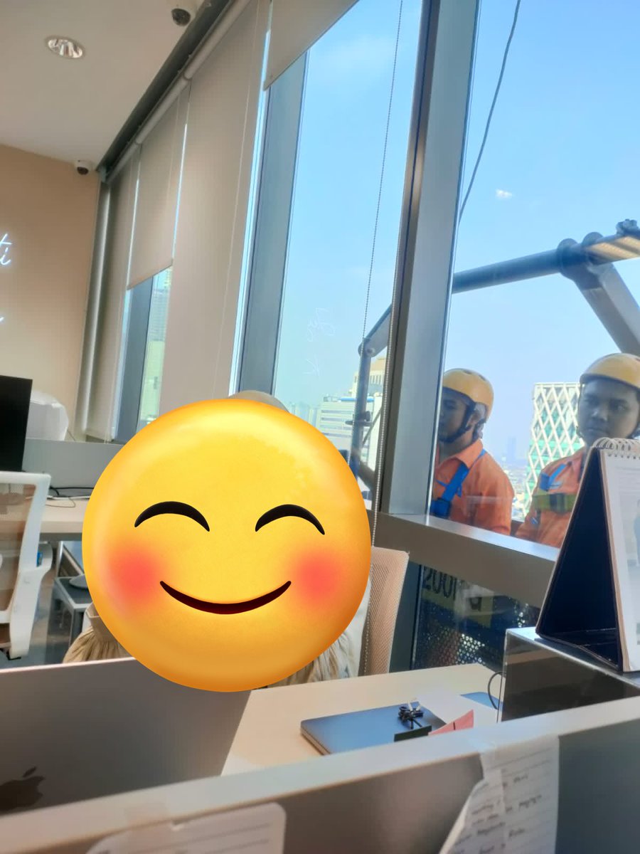 pipuzzle's tweet photo. @tanyakanrl Seru ngeliatin kehectican di bawah, kalo cuaca bagus liat sunset, minesnya suka kaget sm yg bersihin jendela dan kalo lagi ujan deres banyak petir, bisa liat orang bakar ban depan monas.
Tapi udh resign ke yg lebih deket rumah, udah ga di gedung tinggi lagi wkwkwk https://t.co/uAI7VfwzNQ