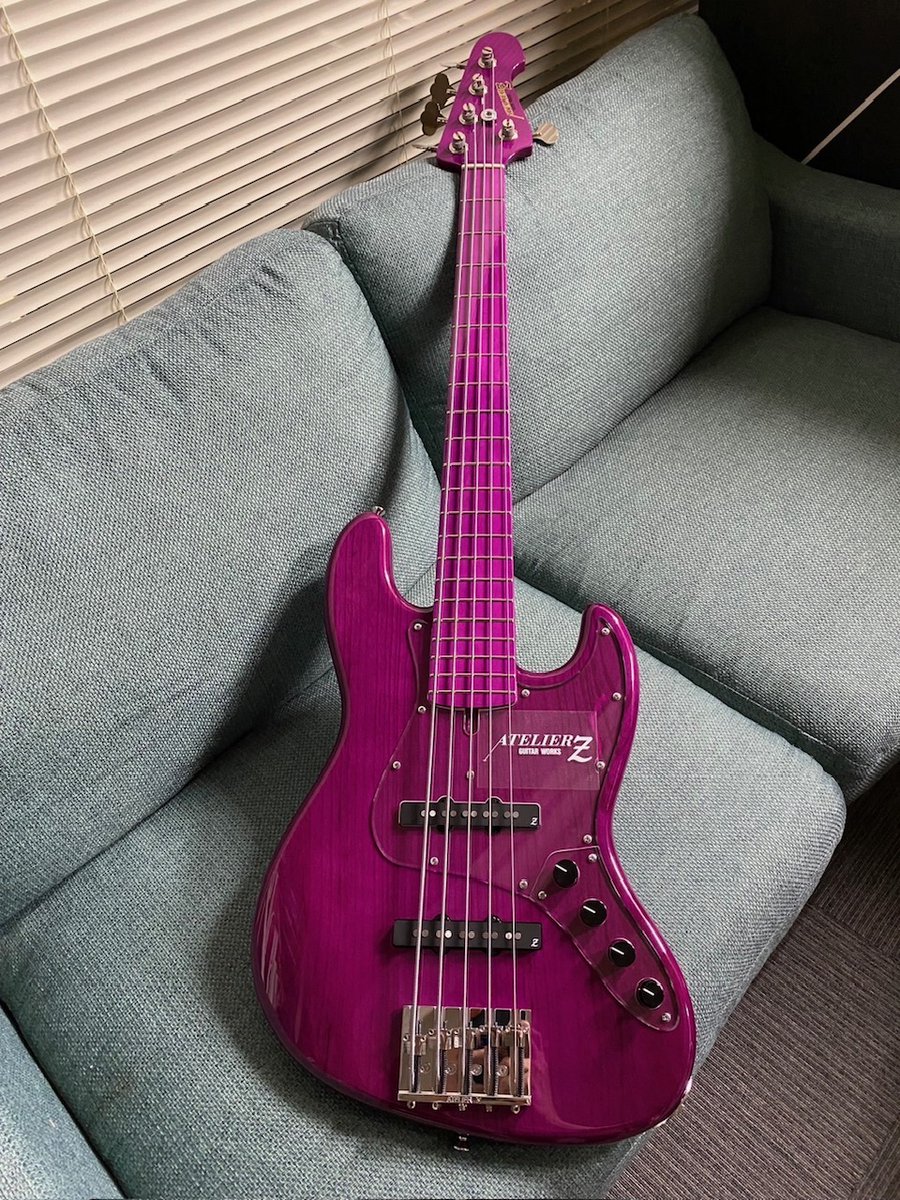 ATELIERZ1988's tweet photo. 「ギタラバTOKYO(東京)2024」出展品が完成いたしました！ 
・ATELIER Z M#265/19 35th Anniversary Model
　ALL TP-WH,  ALL TP-BLK,  ALL TP-PPL
今週末、会場でお待ちしています！
https://t.co/hLKjM6MG0h
#ギタラバ #ギタラバtokyo #ギタラバTOKYO2024 https://t.co/DRE2GpZb0e