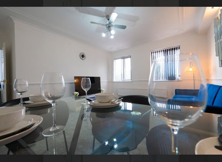 BluewoolProps's tweet photo. The perfect Two-bedroom Apartment for your Staycation this December! 🤭

#Propertiesinmanchester #BlueWoolProperties #PropertiesinUK #Propertiestorent https://t.co/ErnnivKgzs