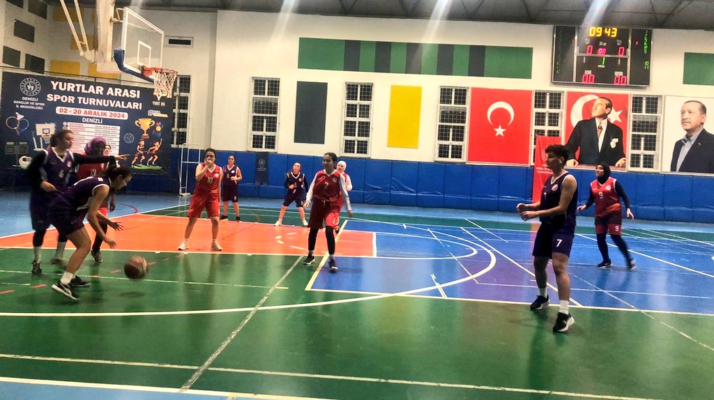 Denizli_KYGM's tweet photo. #Yurtlig Kızlar Basketbol Turnuvasının ilk karşılaşması Biruni Yurdu ile Fatma Yıldız Hanım Yurdu arasında gerçekleşti.✔️

Biruni Yurdu Kız Basketbol Takımı 18-6 lık bir skorla ilk galibiyetini aldı.✔️ https://t.co/TweueqhUtC