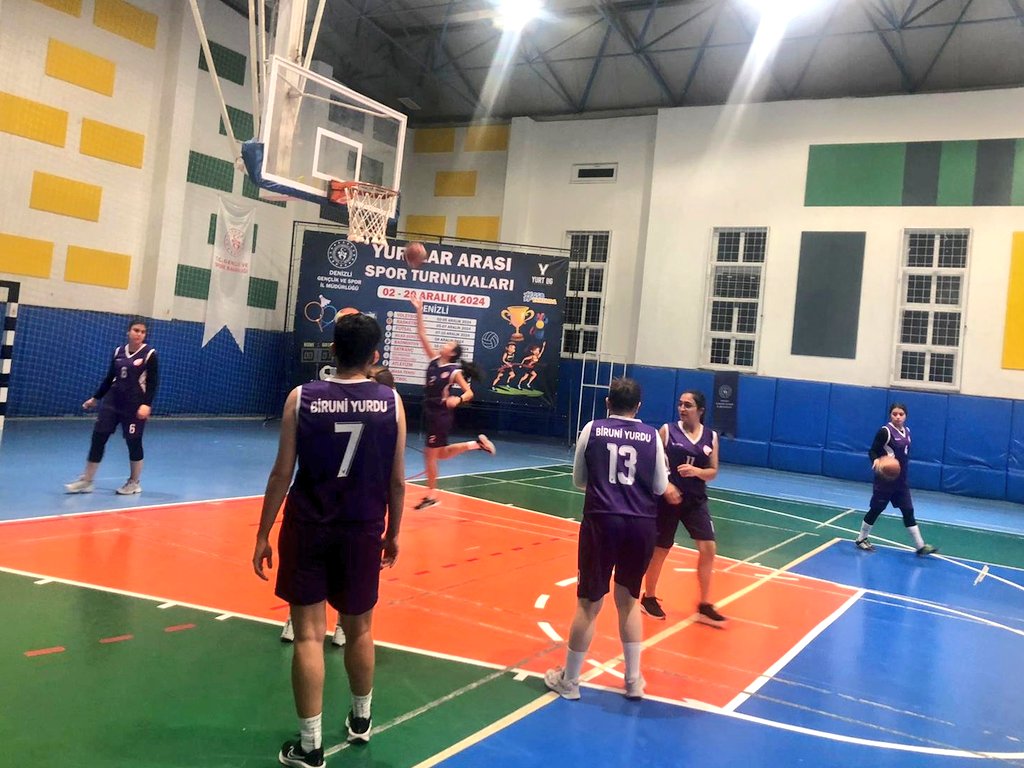 Denizli_KYGM's tweet photo. #Yurtlig Kızlar Basketbol Turnuvasının ilk karşılaşması Biruni Yurdu ile Fatma Yıldız Hanım Yurdu arasında gerçekleşti.✔️

Biruni Yurdu Kız Basketbol Takımı 18-6 lık bir skorla ilk galibiyetini aldı.✔️ https://t.co/TweueqhUtC