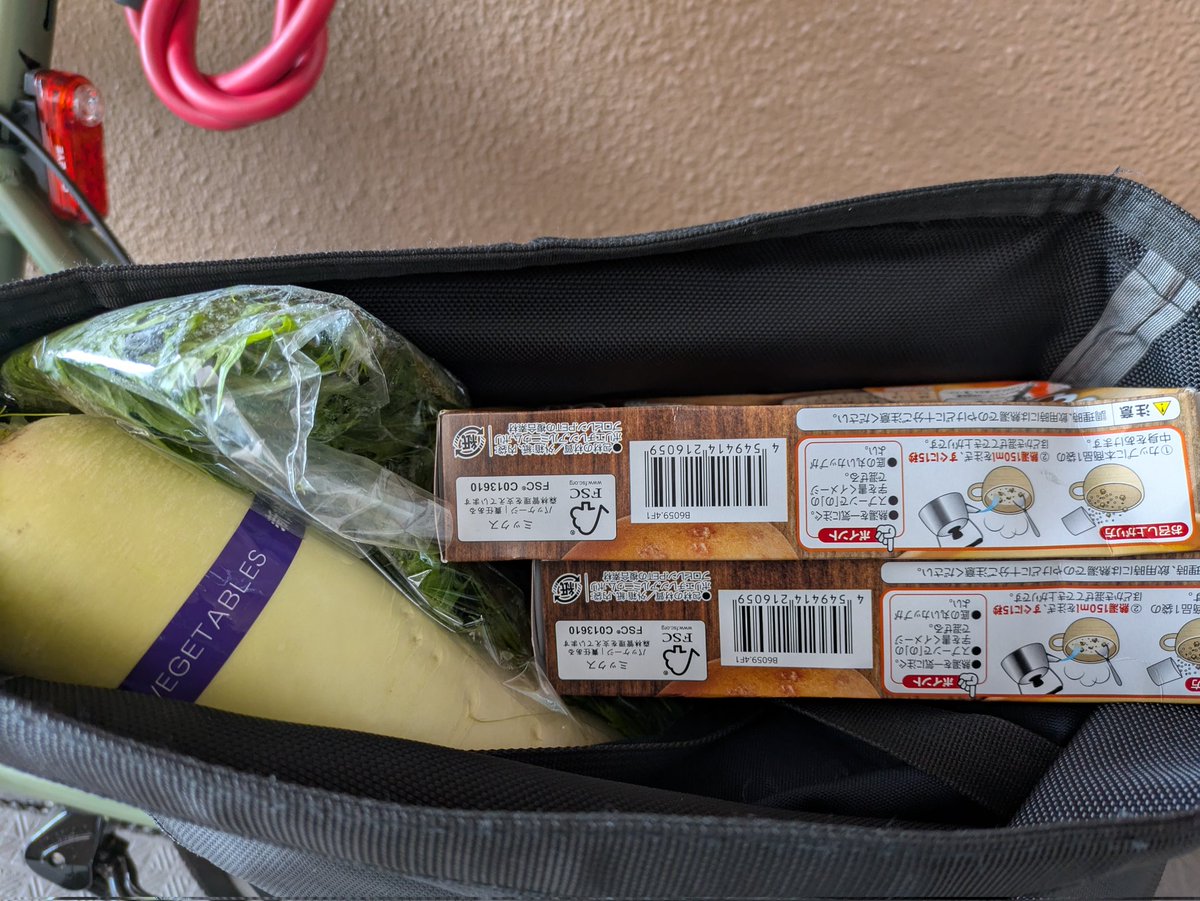 gahaku_r's tweet photo. 過積載ミニベロ
久しぶりに駆ったけれども、買い物が沢山載るからと
つい買いすぎました…汗
#ミニベロ #terncrest https://t.co/nEOlDCFi54