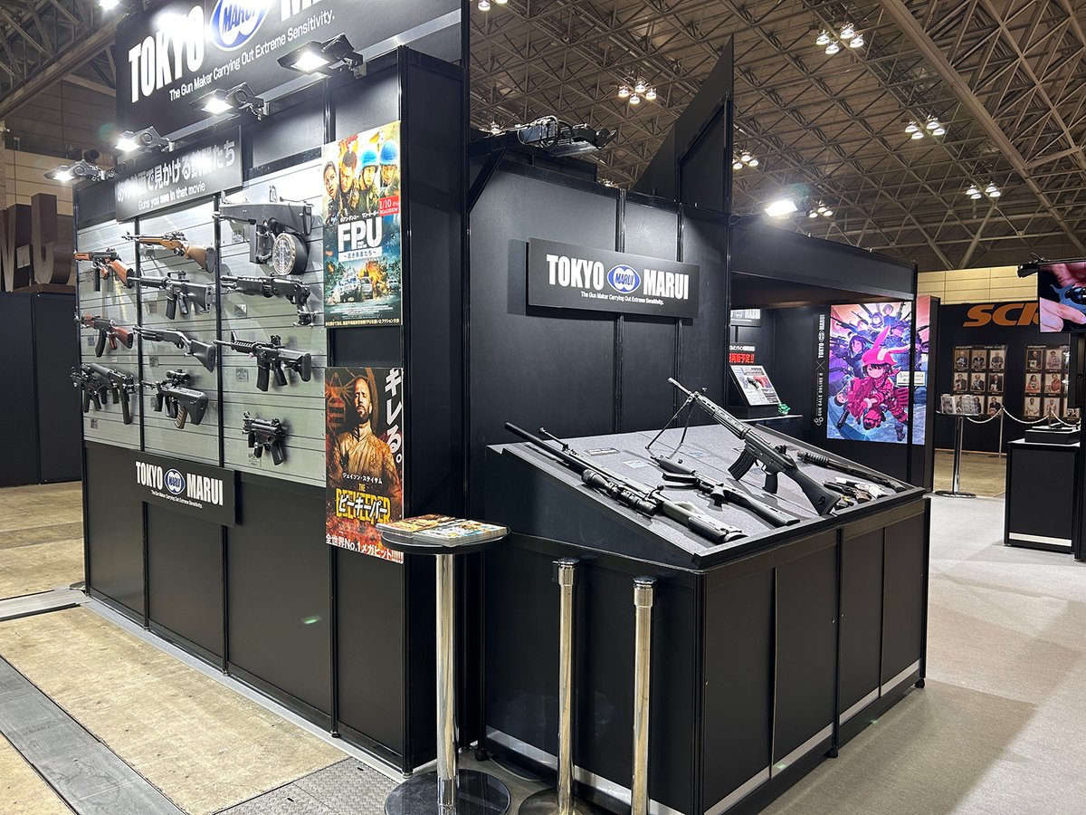 TM_Airsoft's tweet photo. 発売中＆発売予定の各種コラボモデルも展示中！

フォトスポット的なスペースもご用意しています！
手前の台にあるエアソフトガンを手に、記念撮影などどうぞ♪

▼ #東京コミコン 公式サイト
https://t.co/nO0e9XbWjj https://t.co/WKRSfxJWN6