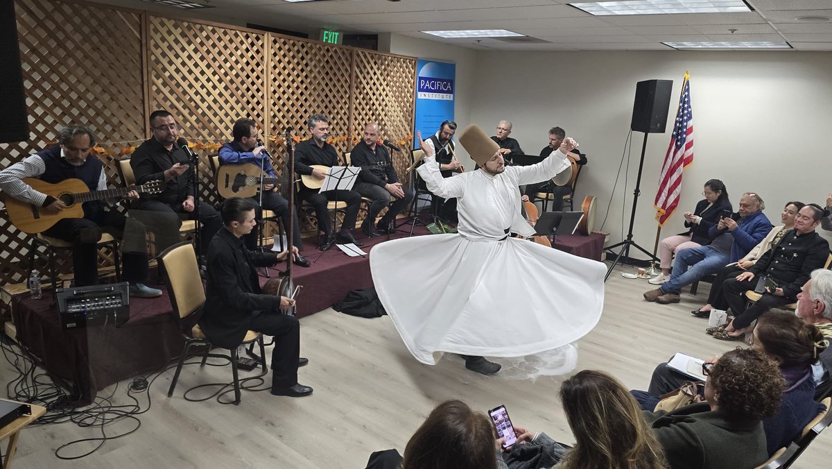 Pacifica_Ins's tweet photo. The guests witnessed a soulful evening of spirituality! 🌙✨ Keynote by Kabir Helminski on Rumi’s teachings, mesmerizing musical performances, and the whirling dervish. Experience the divine presence through music. 🕊️ #Sufism #Rumi #Spirituality https://t.co/veAdzyhsPt
