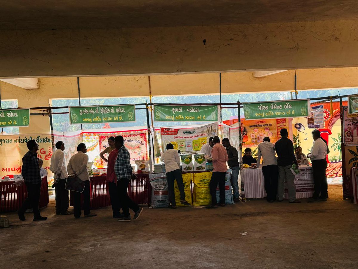 આજ રોજ પાદરા તાલુકા ખાતે ૨ દિવસ ના રવિકૃષી મહોત્સવ નું માન. ધારાસભ્યશ્રી ની પ્રેરક ઉપસ્થિતિમાં શુભારંભ કરવામાં આવ્યો જેમાં મોટી સંખ્યામાં પાદરા તાલુકા ના ખેડૂતોએ ઉત્સાહભેર ભાગ લીધો <a href="/CMOGuj/">CMO Gujarat</a> <a href="/CollectorVad/">Collector & DM Office Vadodara</a> <a href="/ddo_vadodara/">District Panchayat Vadodara</a> <a href="/Info_Vadodara/">Info Vadodara GoG</a> <a href="/GujPRHDept/">Panchayat, Rural Housing & Rural Dev. Department</a>