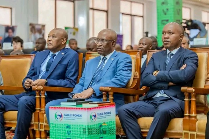 menyanibimedia's tweet photo. "Ushaka gushika kure ugenda wenyene ariko ushaka gushika kure cane ujana n'abandi" Vyashikirijwe na @GeneralNeva muri #Table_Ronde kur'uyu wa 5/12/2024. Ni ikiganiro categuwe mu ntumbero yo gusigura no kwerekana imbonakazoza y'uburundi 2040-2060.
1/n https://t.co/FiNLAAZiwk