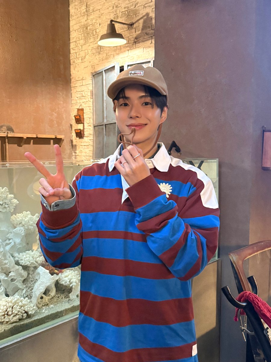 ygtreasuremaker's tweet image. 📸 POV : LAST NIGHT

        𝑳𝑨𝑺𝑻 𝑵𝑰𝑮𝑯𝑻

𝟶𝟶:𝟻𝟶 ━━★━━━━━━ 𝟶𝟹:𝟹𝟶

    ⇆        ◁    ❚❚    ▷           ↻

🎬 ‘LAST NIGHT’ M/V
: youtu.be/eBrvBlnhR9c

#TREASURE #트레저 
#YOONJAEHYUK #윤재혁 #ASAHI #아사히
#PARKJEONGWOO #박정우 #LASTNIGHT