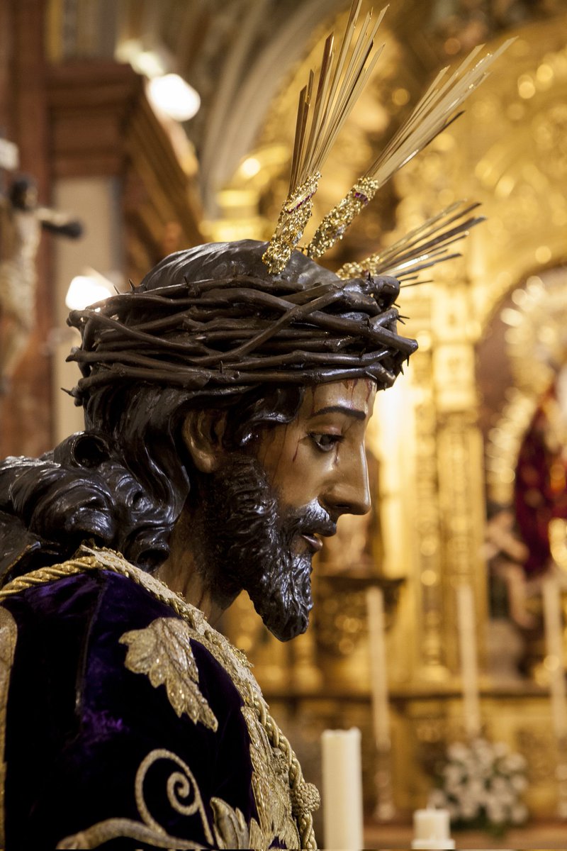 Hdad_Macarena's tweet photo. CULTOS | El Señor de la Sentencia, ante la Santísima Virgen de la Esperanza en su paso de palio, ya preside el altar para la celebración de la misa en su honor del primer viernes de diciembre. 

📸 Ale Ochoa https://t.co/KUpRToKQQU