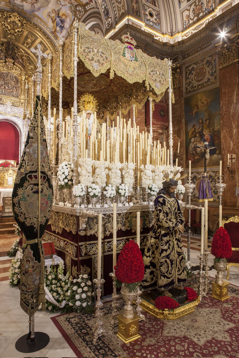 Hdad_Macarena's tweet photo. CULTOS | El Señor de la Sentencia, ante la Santísima Virgen de la Esperanza en su paso de palio, ya preside el altar para la celebración de la misa en su honor del primer viernes de diciembre. 

📸 Ale Ochoa https://t.co/KUpRToKQQU