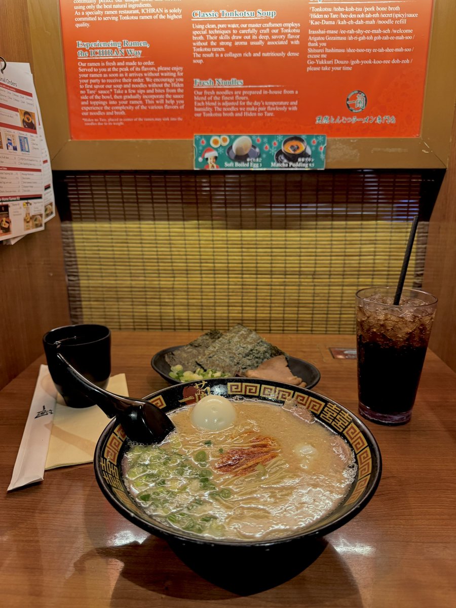 alycrz's tweet photo. $23 bowl of ramen but 100% worth it 🤤#IchiranRamen https://t.co/CHmQ8QEWeo