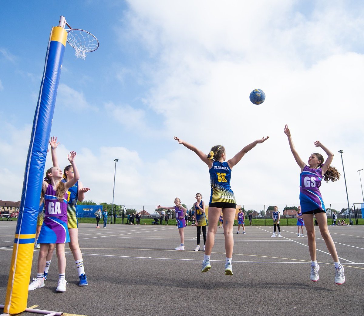 SHOOTING STAR 💫💫 

🦏 Rhinos Challenge Netball Weekender
⭐️ Butlin’s Skegness, Lincolnshire
📆 16 - 19 May 2025
🏐 U11, U12, U13, U14, U15 Teams
🛌 £130pp - £160pp for the weekend

ℹ️ rhinoschallenge.co.uk

✍️ sign up for details at rhinoschallenge.co.uk/request-details