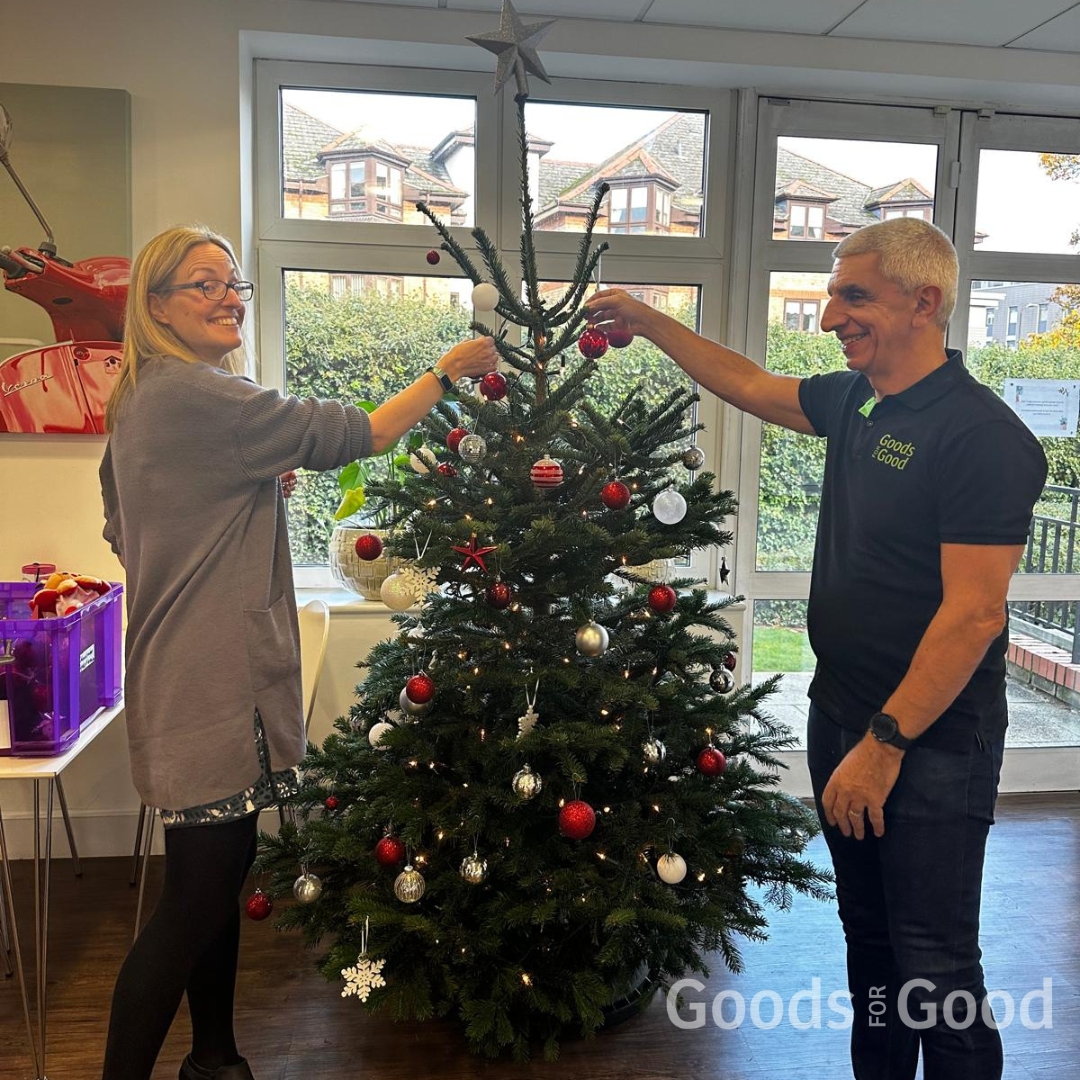 ✨Festive vibes are in full swing this week. 🎄 From tree trims to gift wraps the teams from <a href="/BlackRock/">BlackRock</a> and <a href="/SA_Law/">SA Law | Solicitors</a> have been incredible in their support!
#TeamWork #FestiveFun #Partnership #FestiveVibes