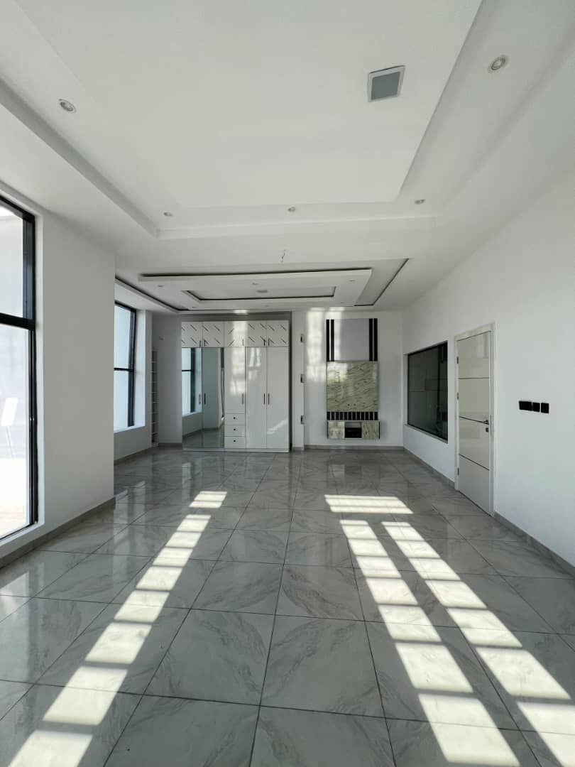 general_hustler's tweet photo. #Brandnew #5bedroomfullydetachedduplex (#smarthome) with #swimmingpool, #gym and #aroombq @ #Megamountestate, #Ikota , #Lekki, #Lagos
Land size: 492sqm
Title: Global C of 0
Price: 380m
Request for more pics if interested or visit @generalhustler on I.G.
#realestateagent #tgif https://t.co/bmgGE4tuoP