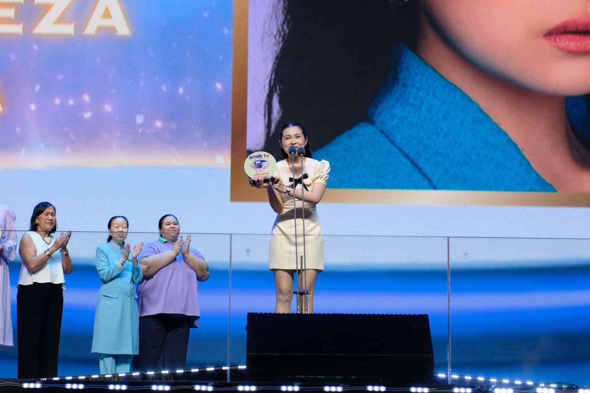 Sparkle_GMA's tweet photo. Barbie Forteza is honored with the Female Makabata Star 2024 award at the Anak TV Seal Awards ✨ Her incredible impact on the youth and unwavering positivity make her a true icon of inspiration ❤️

#BarbieForteza https://t.co/MxsQR9fGEm