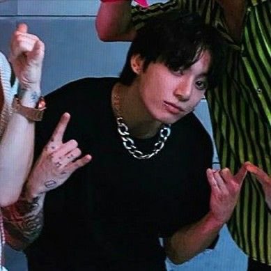 crykookpics's tweet photo. 🤘🤘 https://t.co/oVSMcaMCPX