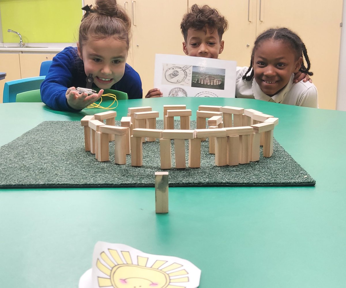 rootstofruit202's tweet photo. Fabulous Y3 @fourdwellingspa thinking about the approaching winter solstice on the 21st December reconstructing Stonehenge.

Armed with a blueprint of the monument and learning how to use a compass ensured their models were aligned correctly with the rising sun!

@MrsM_Court https://t.co/nnW8d3Xaye