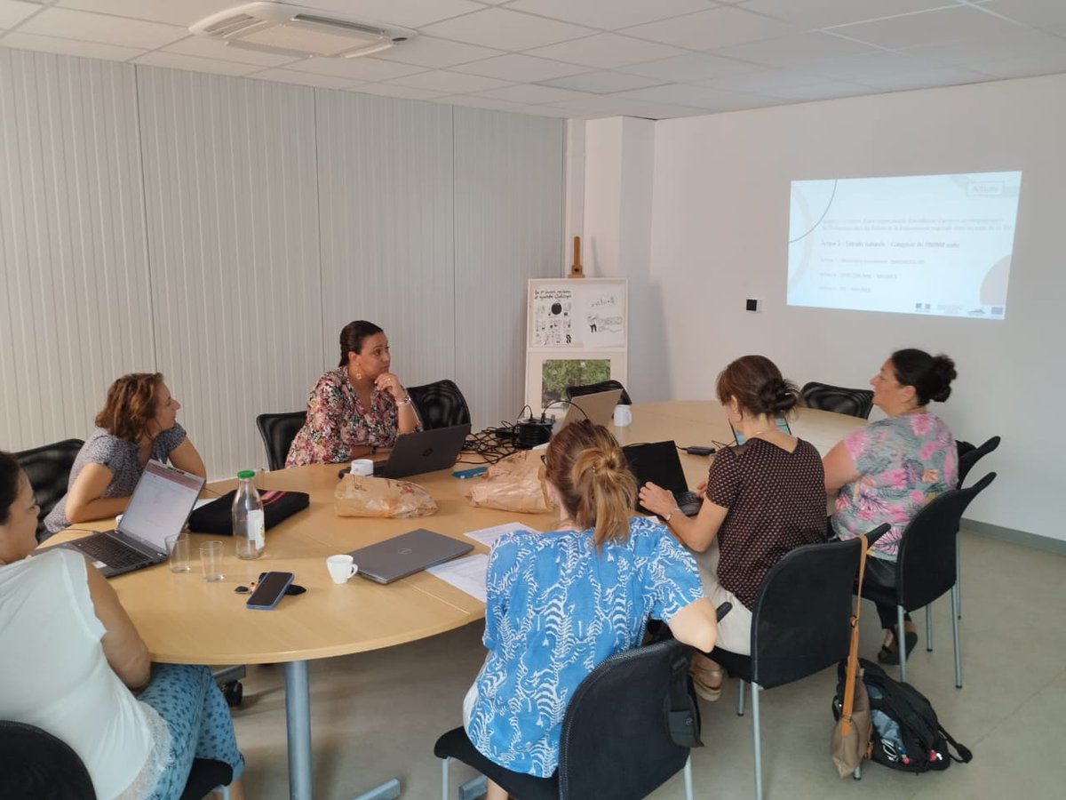 Immersion dans l’innovation réunionnaise avec le PUI Valiotech 🚀
Au programme :
1️⃣ Présentations &amp; échanges chez Qualitropic au Kub
2️⃣ Visite du CYROI
3️⃣ Découverte de UMR QUALISUD &amp; Pôle 3P
4️⃣ Visite d’Ercane
Merci aux partenaires pour ces moments d’échange ! 🌱