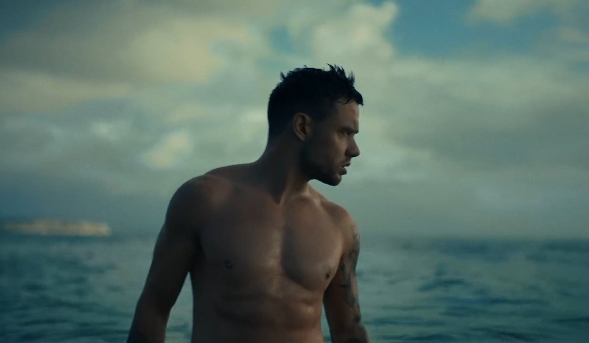comfortforliam's tweet photo. Five years ago Liam Payne has released the music video of Live Forever. 🧡 https://t.co/70CyaxWBOv