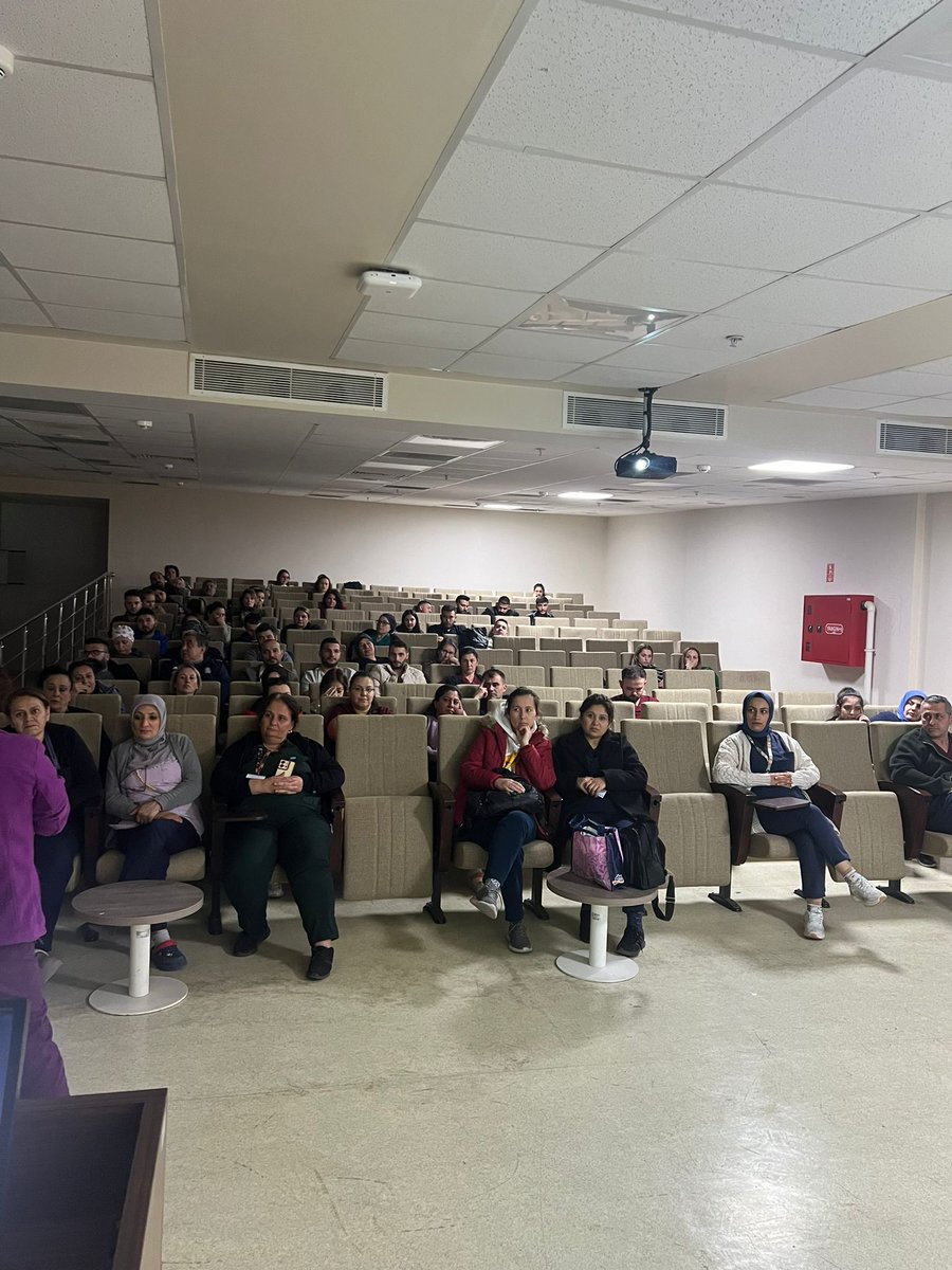Hastanemizde Temizlik Personlerimize Yönelik Eğitim Düzenlendi

Hastanemizde temizlik personellerine yönelik 3 oturumlu bir eğitim programı gerçekleştirildi.