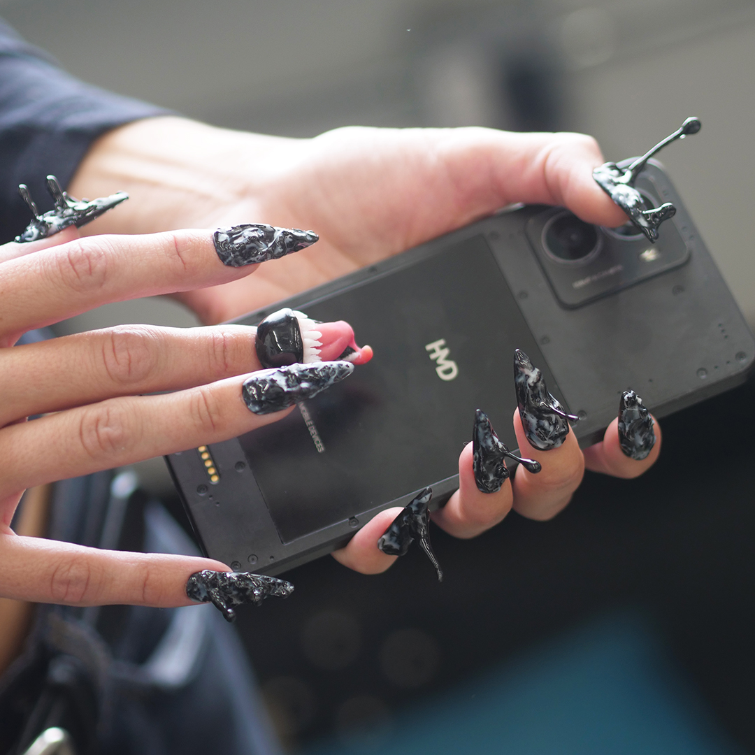 HMDdevices's tweet image. We nailed it! 💅✨ Collaborating with a talented nail artist, we brought Venom to life in style.

🎬 Venom: The Last Dance is in cinemas now!

#HMDFusionXVenom #ShotOnHMD #HMDFusion
#VenomTheLastDance @venommovie

👉 go.hmd.com/HMDFusion
