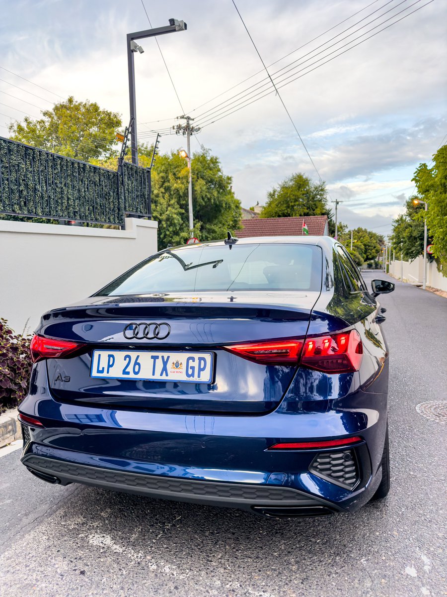 callmesmirk's tweet image. Give Audi designers their December bonuses ASAP! I’m currently driving the A3 Sedan 35 TFSI Black Edition (110kW/250Nm). It’s priced at R805,500 and might just be the perfect daily.