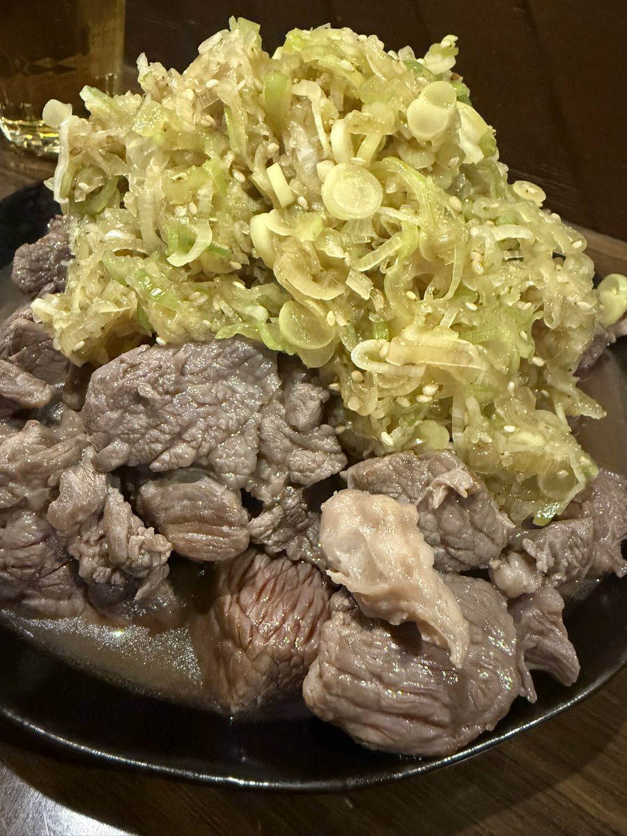 oishiimakamai2's tweet photo. ある日1日の朝のまかない!
バイトはんはこれを1日かけて食べました!
肉てんもこりなんだものっ!
パワー全開な1日!
ありがたい!
さて!本日は12月最初の金曜日!
気温も気持ちもホットにしてお待ちしております!
#新橋
#GODY
#まかない
#meals
#肉の山 https://t.co/hTdoZaPZPU