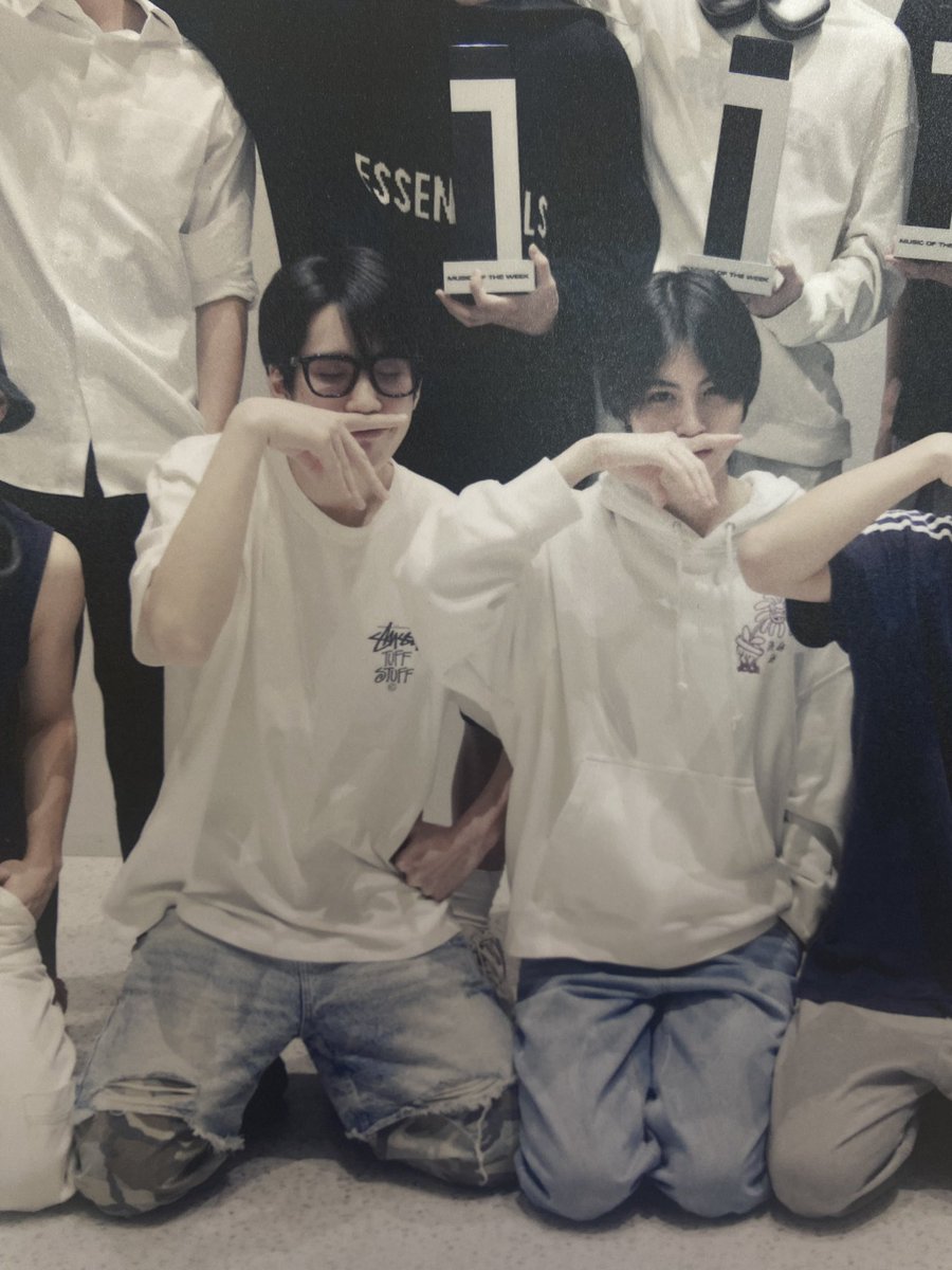 itsqmeeiei's tweet photo. เหมือนตู้เสื้อผ้าเดียวกัน เหมือนนัดกันใส่ เหมือนแฟน https://t.co/SkY59WjKnI